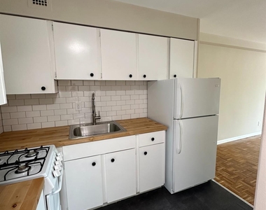 123 S Adelaide Avenue - Photo Thumbnail 3