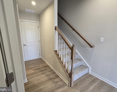 4928 Dunhaven Drive - Photo Thumbnail 3