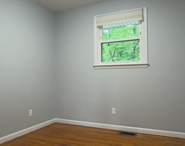 556 Orchard Street Nw - Photo Thumbnail 7
