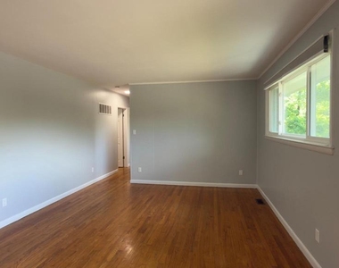 556 Orchard Street Nw - Photo Thumbnail 3