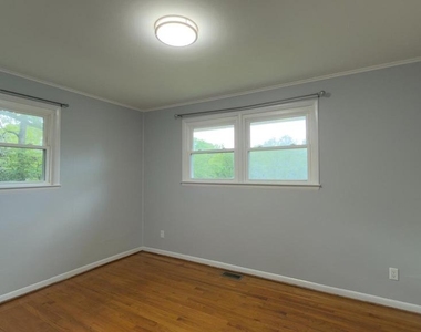 556 Orchard Street Nw - Photo Thumbnail 9