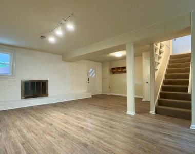 556 Orchard Street Nw - Photo Thumbnail 11