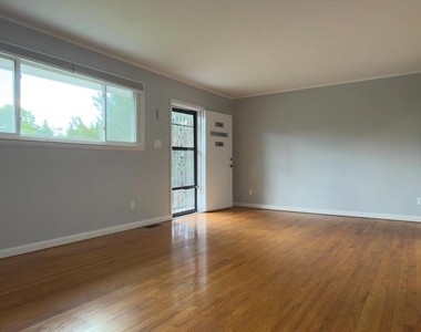 556 Orchard Street Nw - Photo Thumbnail 2