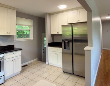 556 Orchard Street Nw - Photo Thumbnail 5