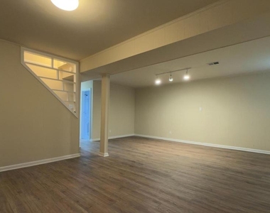 556 Orchard Street Nw - Photo Thumbnail 12