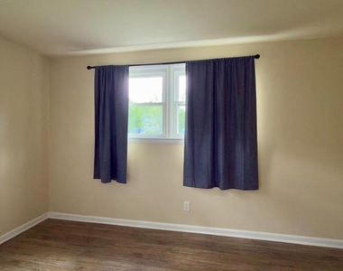 556 Orchard Street Nw - Photo Thumbnail 13