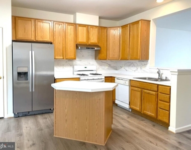2540 Banshire Drive - Photo Thumbnail 10
