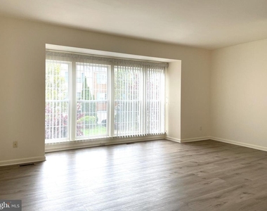 2540 Banshire Drive - Photo Thumbnail 25