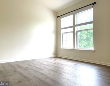 2540 Banshire Drive - Photo Thumbnail 34