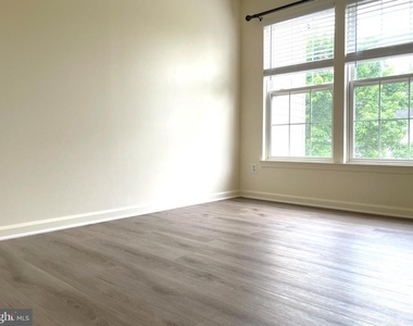 2540 Banshire Drive - Photo Thumbnail 29