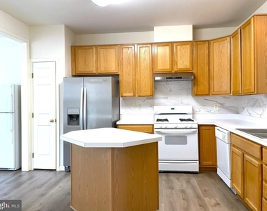 2540 Banshire Drive - Photo Thumbnail 13