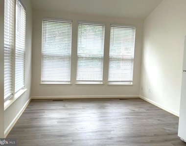 2540 Banshire Drive - Photo Thumbnail 9