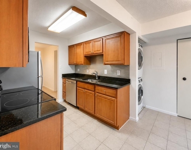 10204 Bushman Drive - Photo Thumbnail 3
