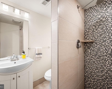 1014 S Bouvier Street - Photo Thumbnail 9