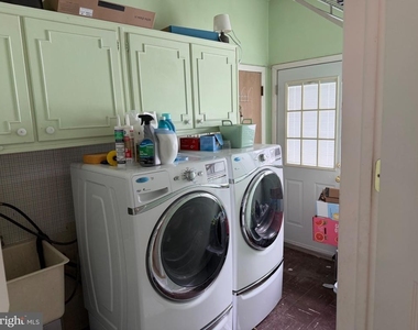 321 Surrey Road - Photo Thumbnail 5
