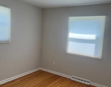 106 Carolina Avenue - Photo Thumbnail 11