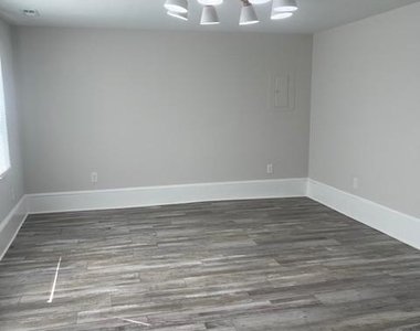 106 Carolina Avenue - Photo Thumbnail 1