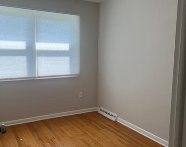 106 Carolina Avenue - Photo Thumbnail 10