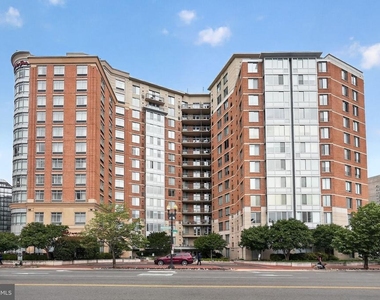 555 Massachusetts Avenue Nw - Photo Thumbnail 1