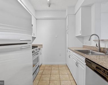 555 Massachusetts Avenue Nw - Photo Thumbnail 10