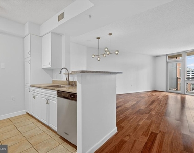 555 Massachusetts Avenue Nw - Photo Thumbnail 3