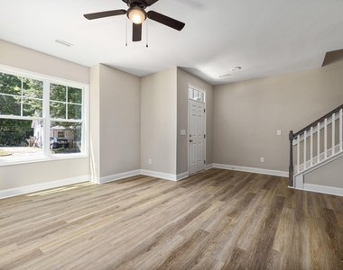 335 E Pine Avenue - Photo Thumbnail 3
