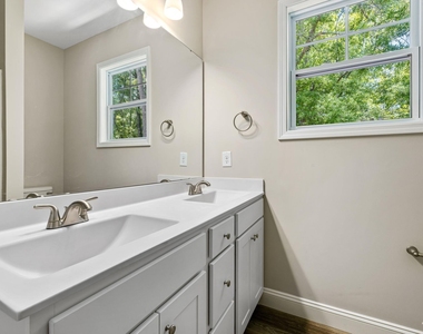 335 E Pine Avenue - Photo Thumbnail 16