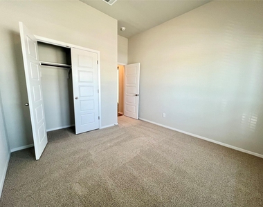 144 Edward R. Gaytan St - Photo Thumbnail 11