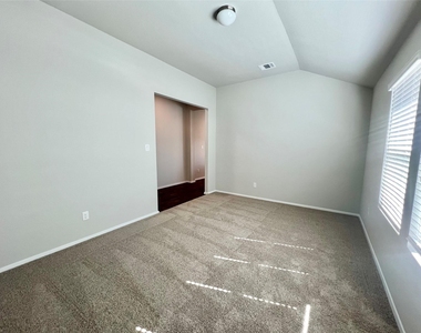 144 Edward R. Gaytan St - Photo Thumbnail 15