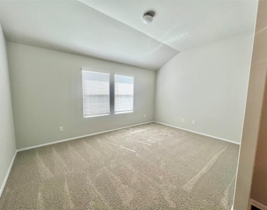 144 Edward R. Gaytan St - Photo Thumbnail 7