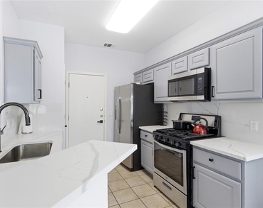 7510 Lazy Creek Dr - Photo Thumbnail 24
