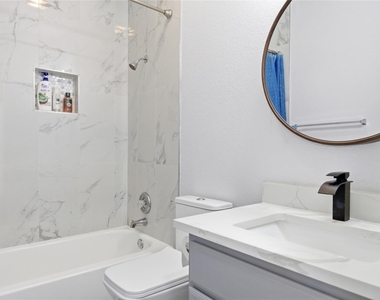 7510 Lazy Creek Dr - Photo Thumbnail 35