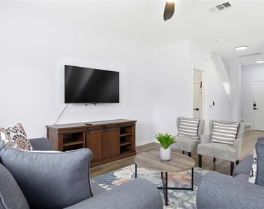 7510 Lazy Creek Dr - Photo Thumbnail 11