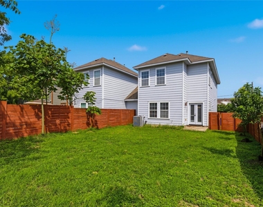 7510 Lazy Creek Dr - Photo Thumbnail 4
