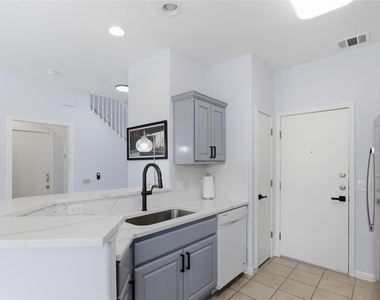 7510 Lazy Creek Dr - Photo Thumbnail 14