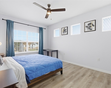 7510 Lazy Creek Dr - Photo Thumbnail 31