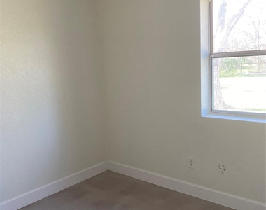805 Laurel St - Photo Thumbnail 6
