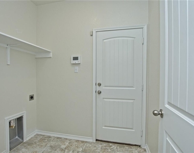 2950 Old Settlers Blvd - Photo Thumbnail 21