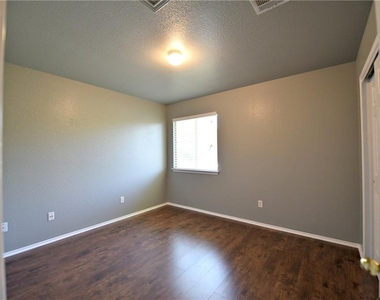 2813 Greenlee Dr - Photo Thumbnail 14