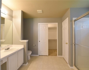 2813 Greenlee Dr - Photo Thumbnail 10