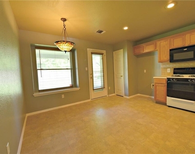 2813 Greenlee Dr - Photo Thumbnail 5