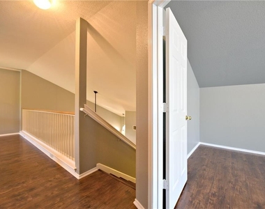 2813 Greenlee Dr - Photo Thumbnail 11