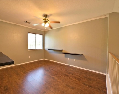 2813 Greenlee Dr - Photo Thumbnail 12
