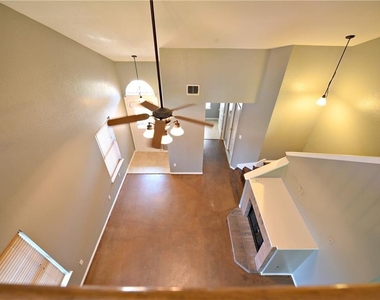 2813 Greenlee Dr - Photo Thumbnail 4