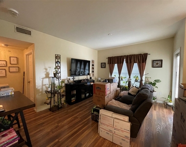 2320 Gracy Farms Ln - Photo Thumbnail 3