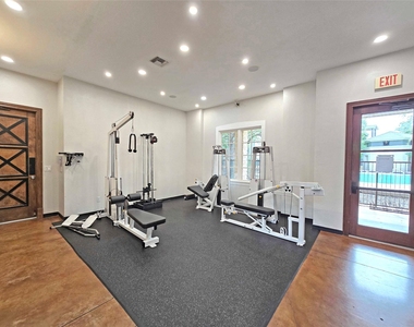 2320 Gracy Farms Ln - Photo Thumbnail 21