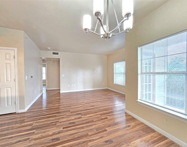 2320 Gracy Farms Ln - Photo Thumbnail 8