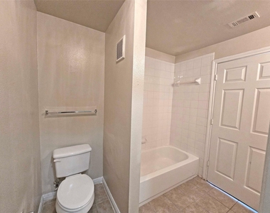 2320 Gracy Farms Ln - Photo Thumbnail 6