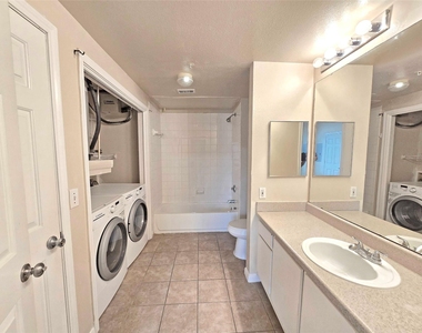 2320 Gracy Farms Ln - Photo Thumbnail 16