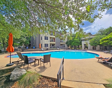 2320 Gracy Farms Ln - Photo Thumbnail 19